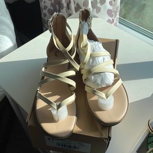 New In Box Comfort Foam Insole strapy sandals